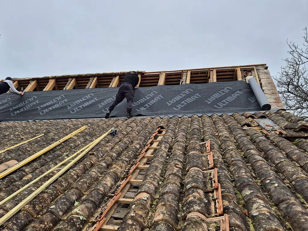 Remplacement des tuiles et réparation de l'étanchéité